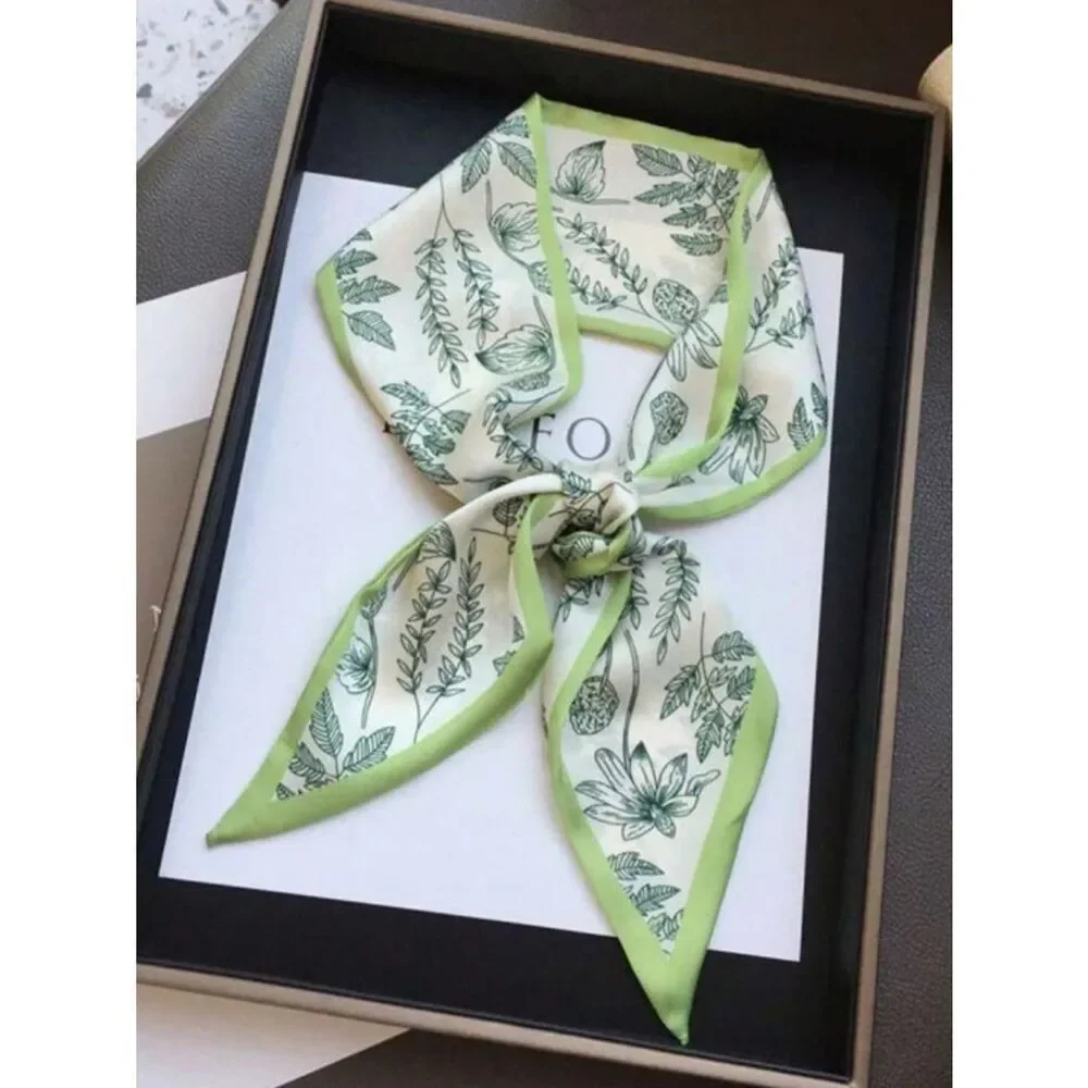 Green Botanical Print Scarf M1672